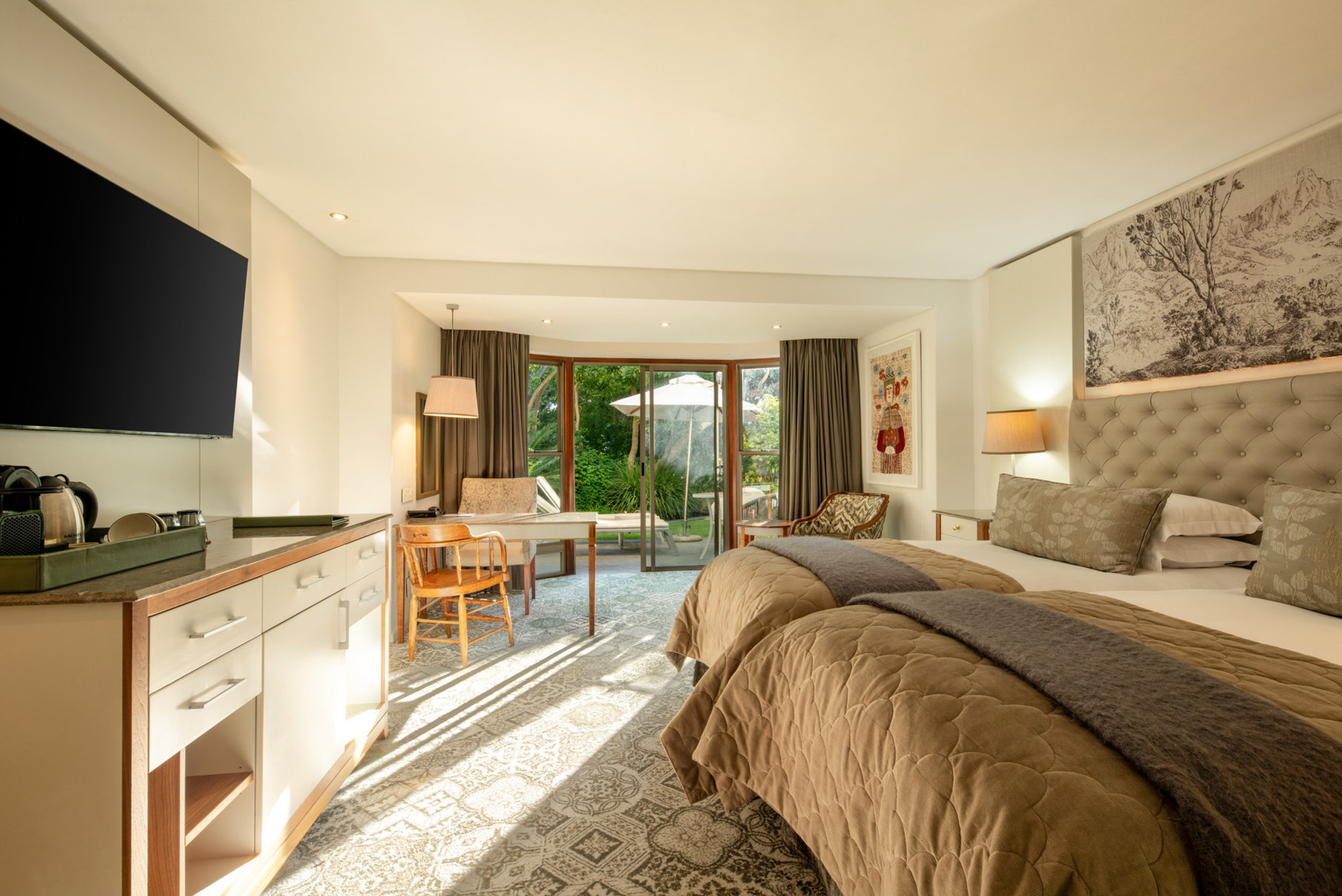 Vineyard Hotel 25/59