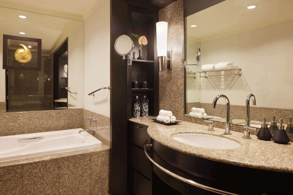 Banyan Tree Bangkok 71/71