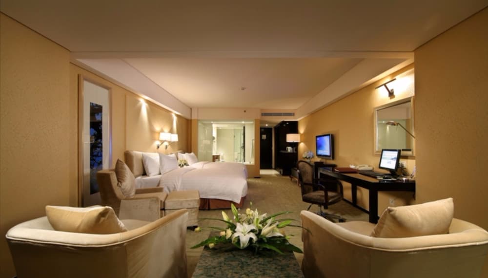 The Lakeview Hotel 15/25