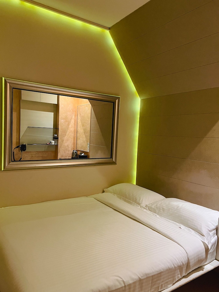 Fragrance Hotel - Viva 21/47