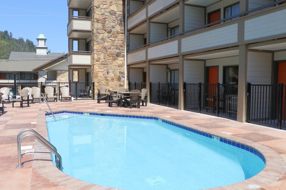 Best Western Johnson's Inn Downtown Gatlinburg 38/62