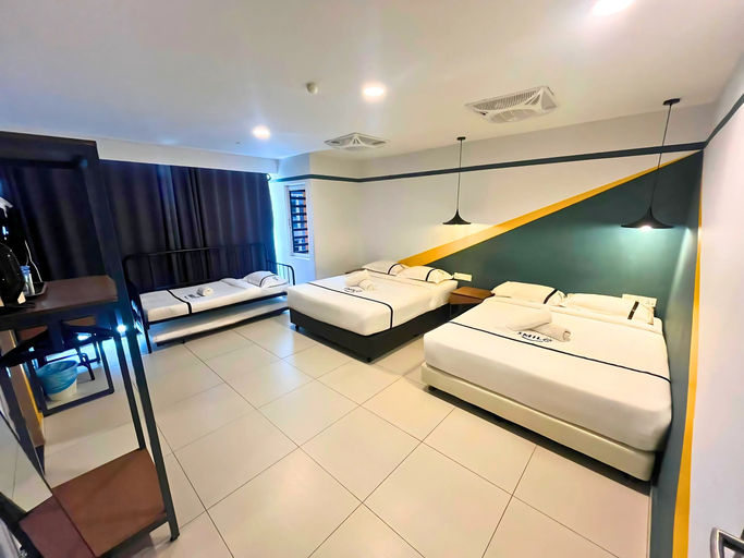 5 Rooms, Family