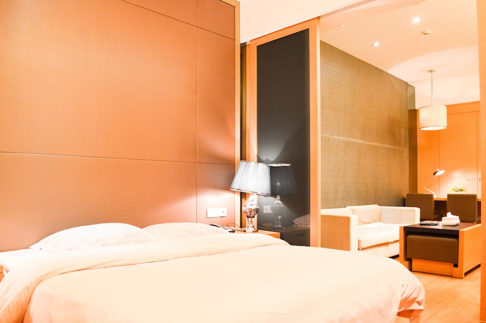 Xingyi International Hotel Poly Store 14/70