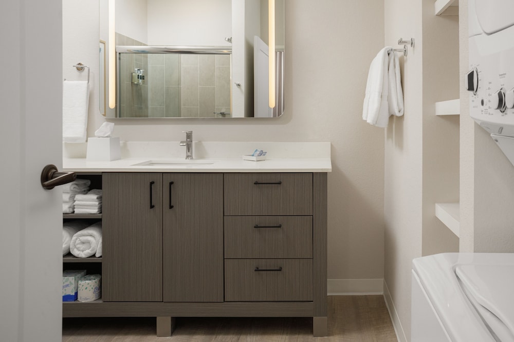 WaterWalk Extended Stay by Wyndham Phoenix - N. Happy Valley 40/41