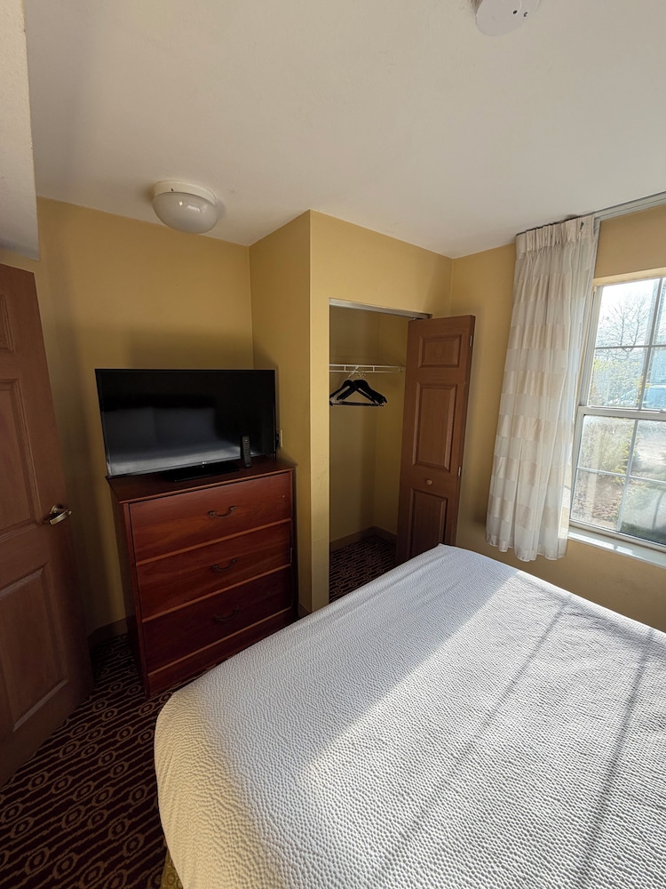 MainStay Suites Bloomington near University 8/42