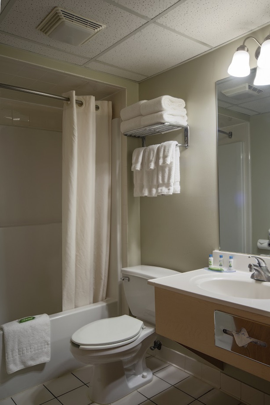 Meadowlands Plaza Hotel 55/57