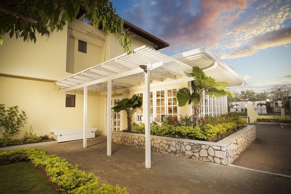 Rooms On The Beach Negril 24/26