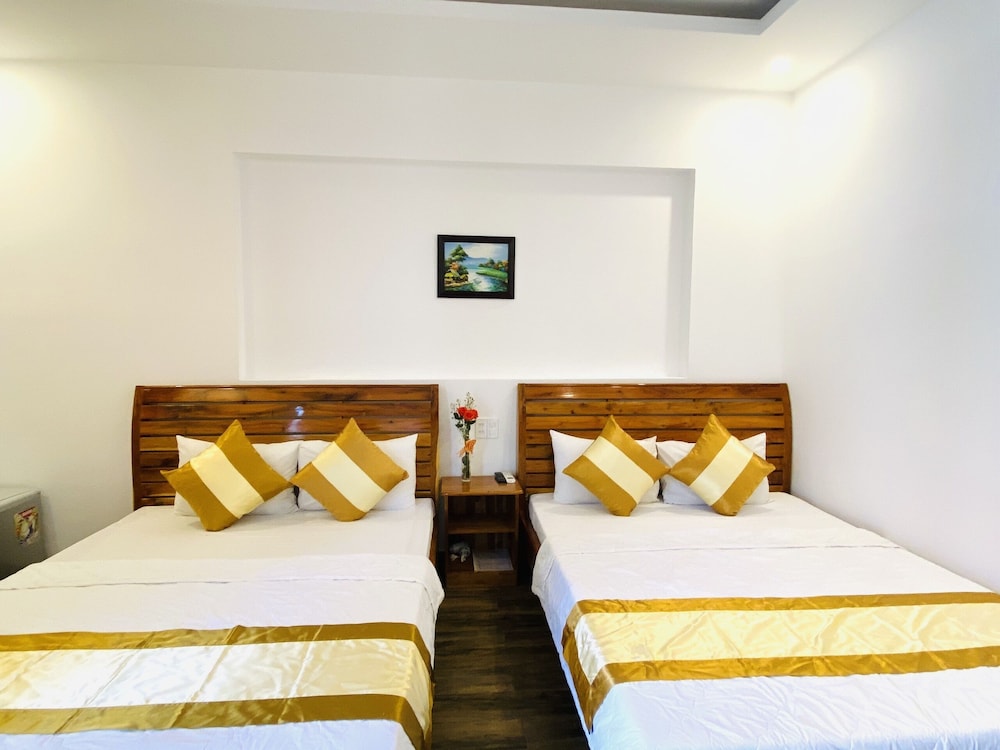 FAMILY, QUADRUPLE, 2 DOUBLE BEDS, GARDEN AREA
