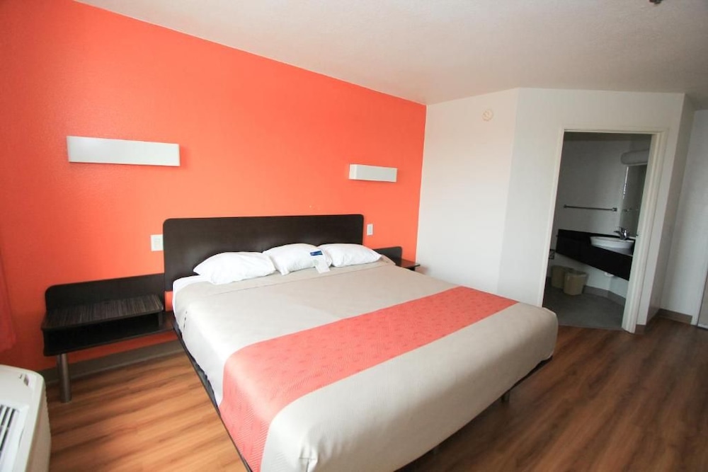 Motel6 San Antonio, TX - Downtown - Alamo Dome 25/54