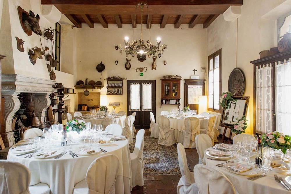 Relais Castello Bevilacqua 34/50