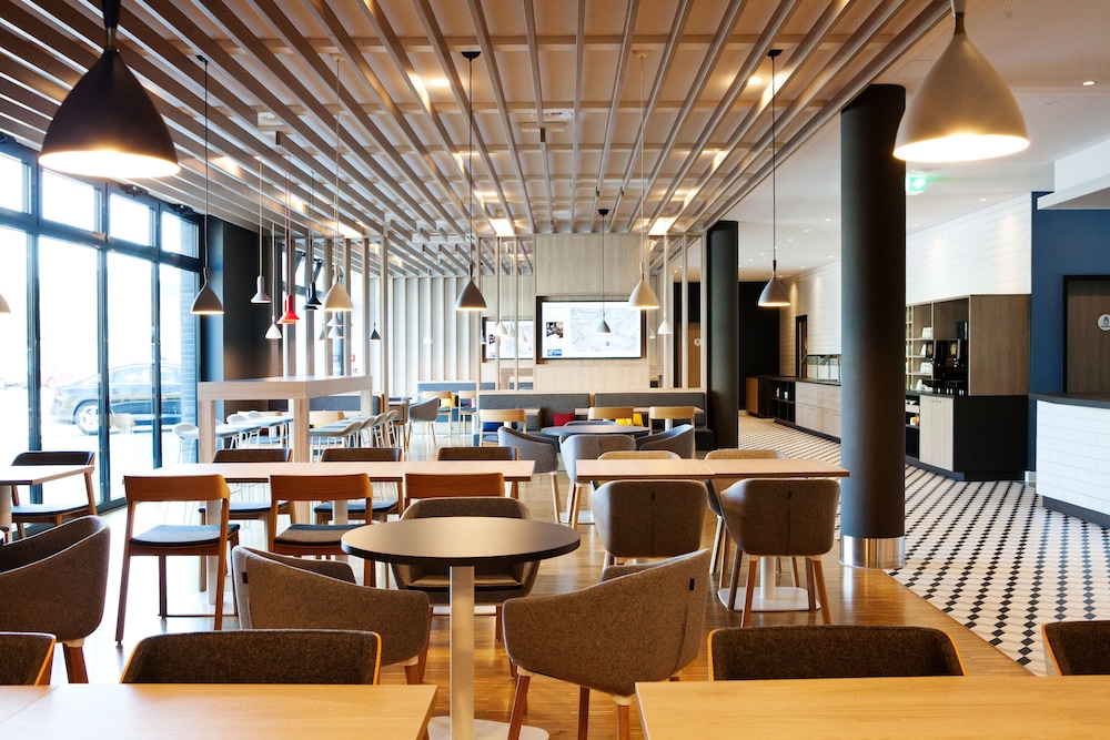 HOLIDAY INN EXPRESS FRANKFURT AIRPORT - RAUNHEIM 40/49