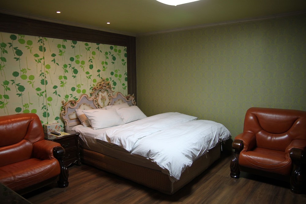 Western Hotel 21/47