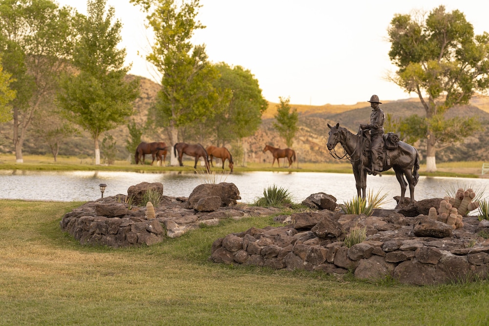 Cibolo Creek Ranch Marfa 40/50