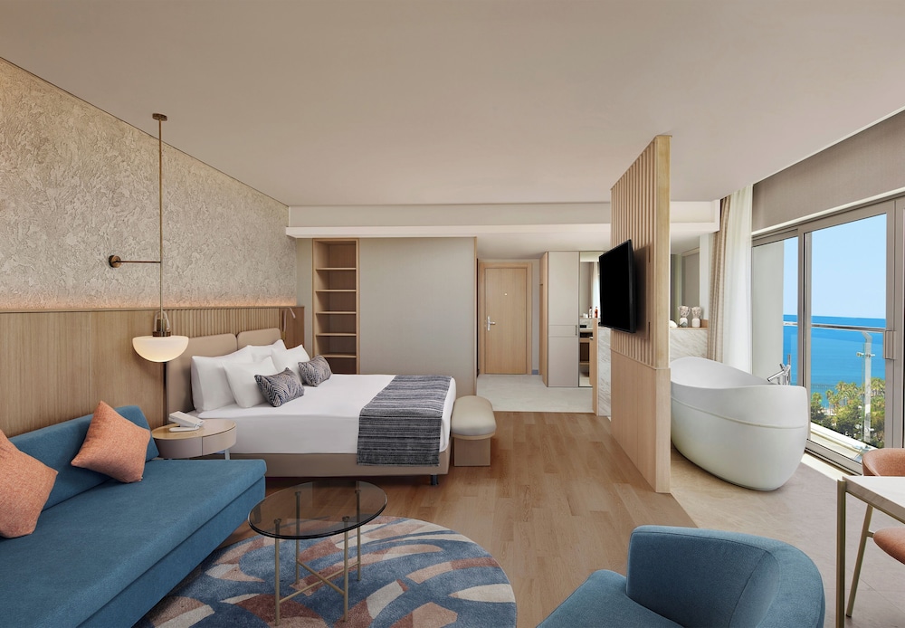 CORNER SUITE SEA VIEW
