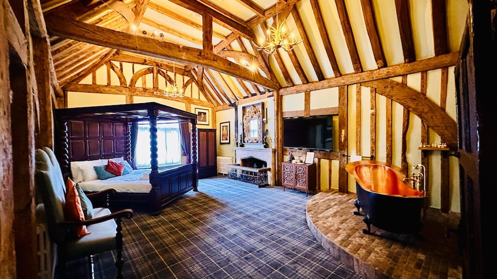 King John, Suite, King Bed, Sofa