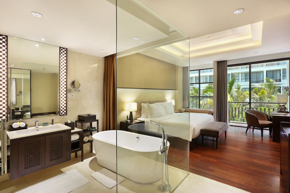Bali Nusa Dua Hotel 62/63