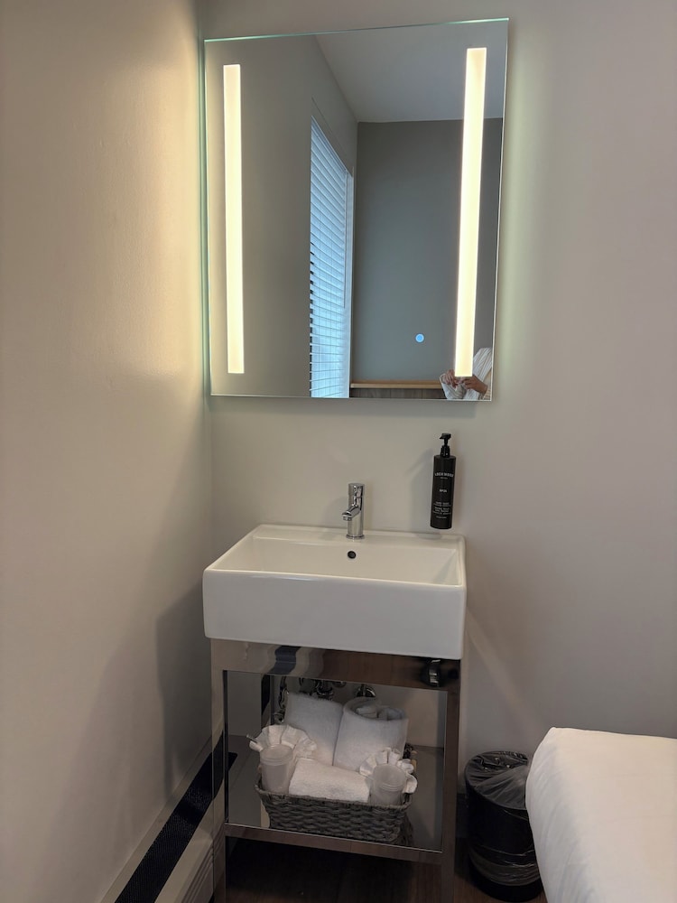 Americana Inn 50/50