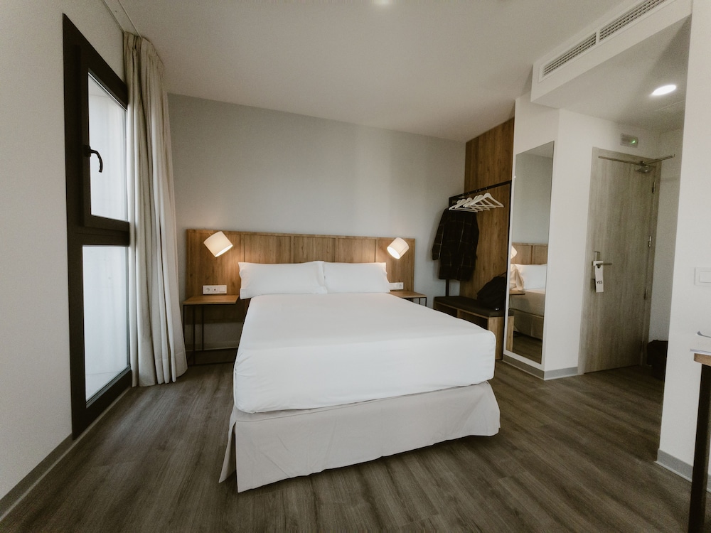 DELUXE, DOUBLE BED, BALCONY