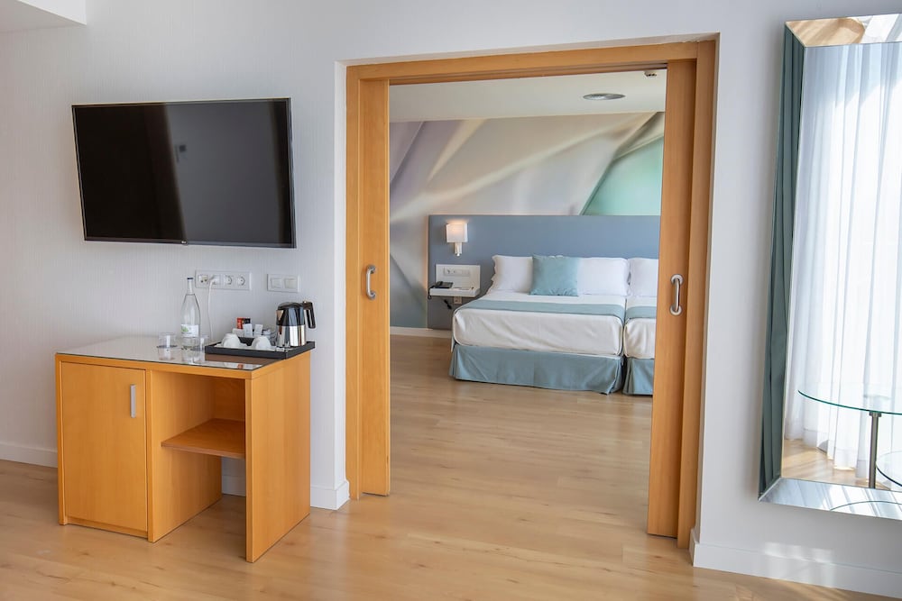 غرفة غراند بإطلالة على المدينة بشرفة مفردة بسريرين منفصلين، Hotel BCL Levante Club and Spa - Adults Only 5/6