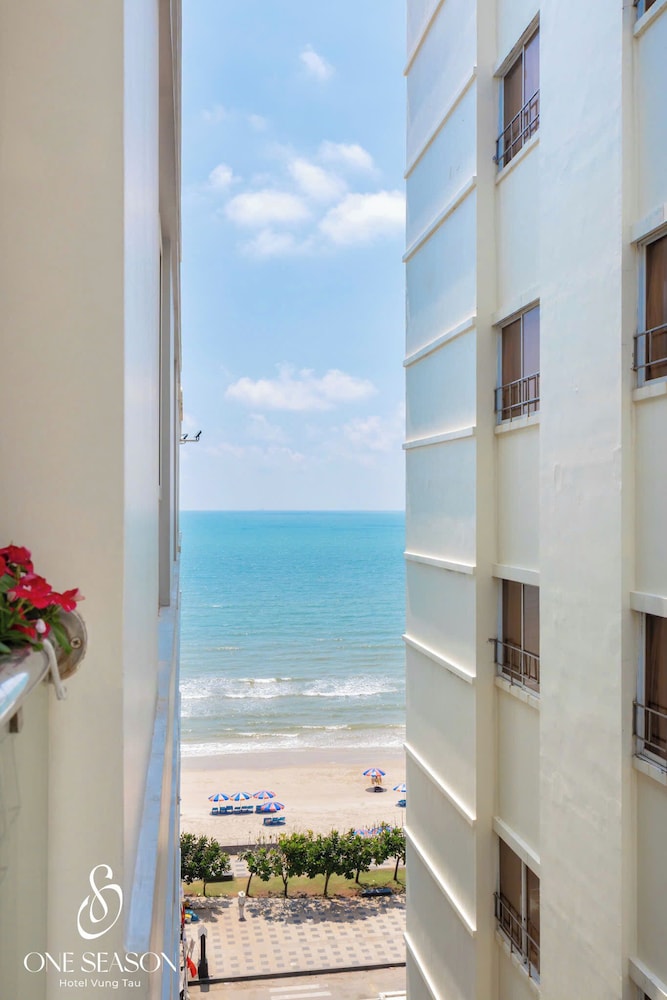 Ngoc Hanh Beach Hotel 71/75