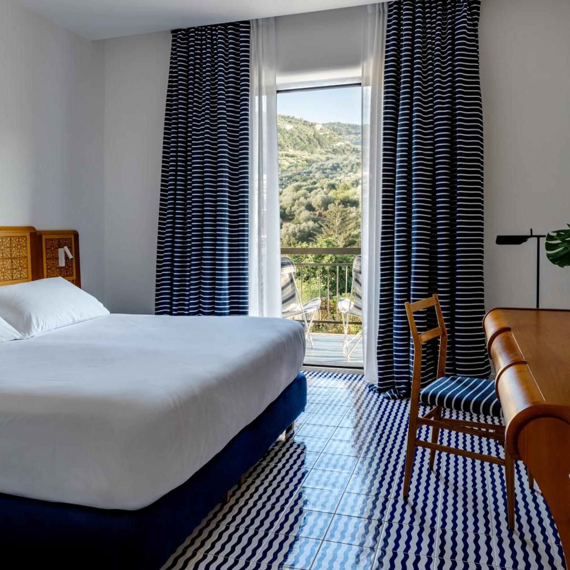 غرفة قياسية بسرير مزدوج أو سريرين منفصلين بشرفة، Grand Hotel Flora Sorrento 2/10