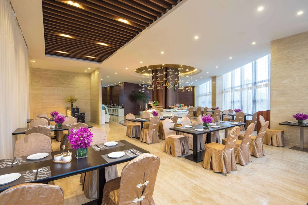 Ramada by Wyndham Huize 17/25