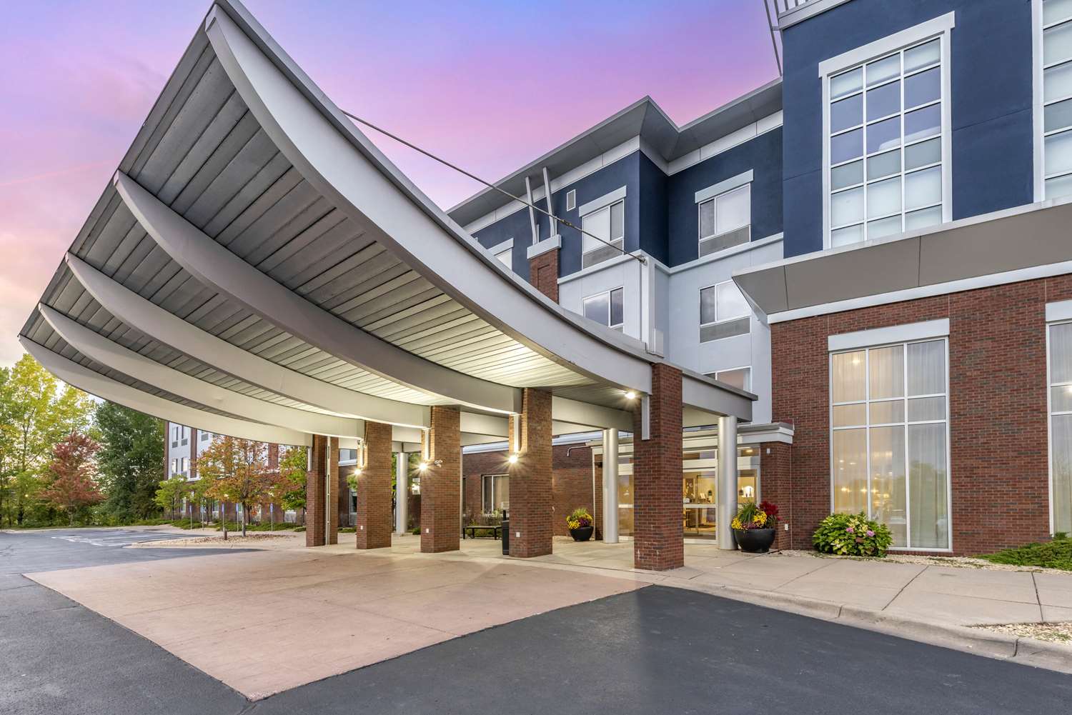 Cambria Hotel Minneapolis Maple Grove 20/23