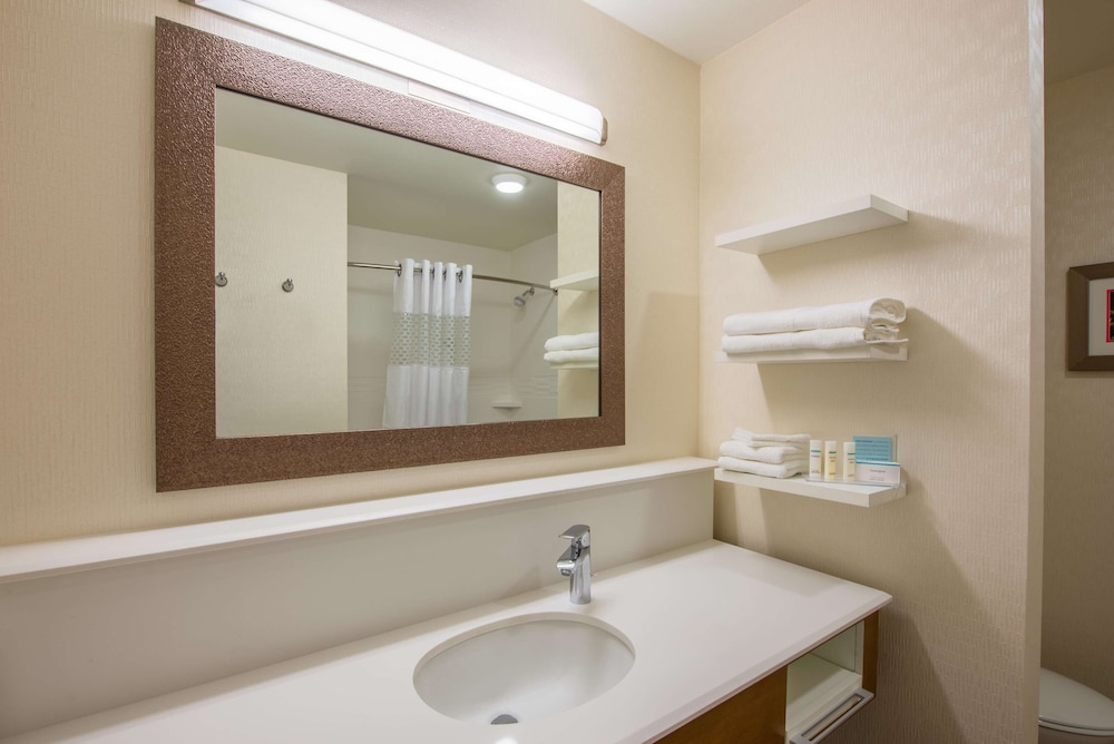 Hampton Inn and Suites Phoenix East Mesa 18/36