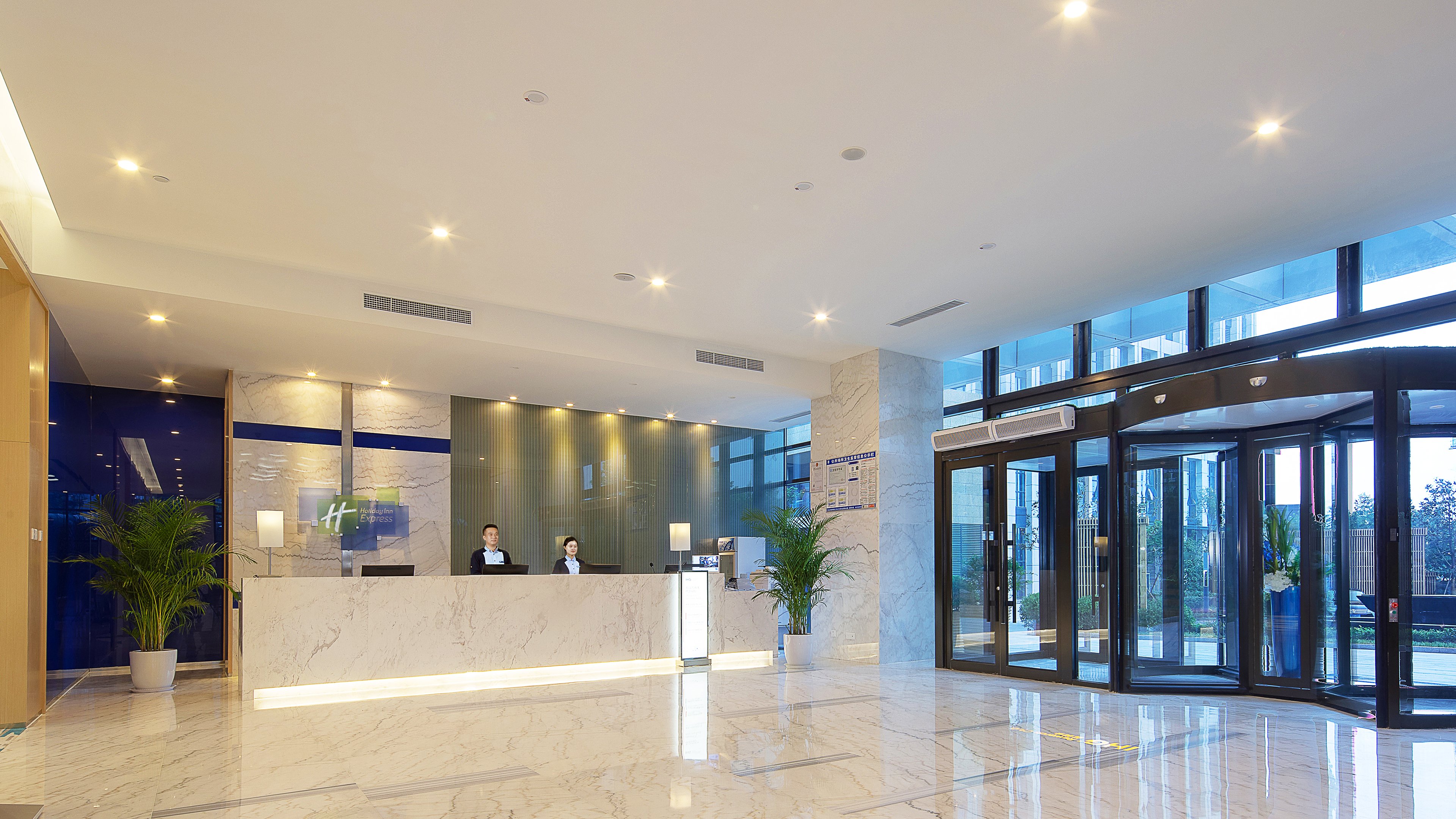 HOLIDAY INN EXPRESS QINGDAO WEST COAST 7/45
