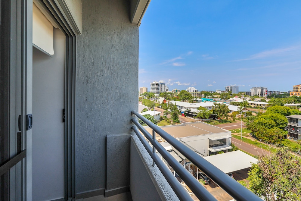 Argus Hotel Darwin 6/64