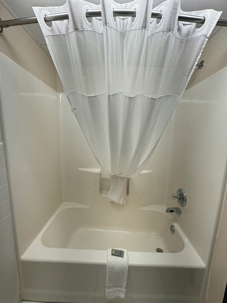 Regency Inn And Suites 51/51