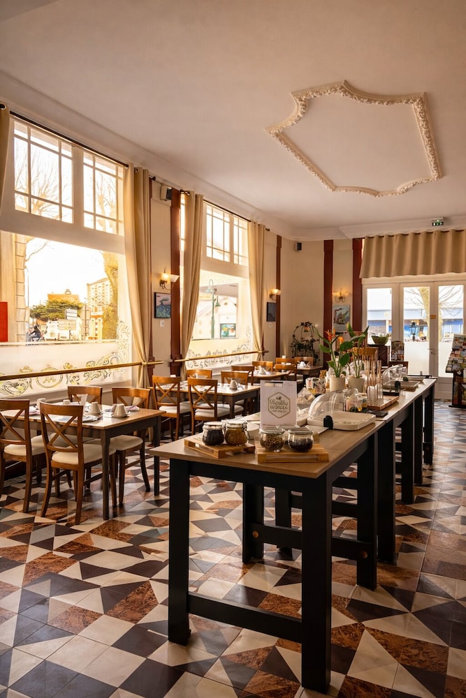 Logis Hotel Le Majestic 30/48