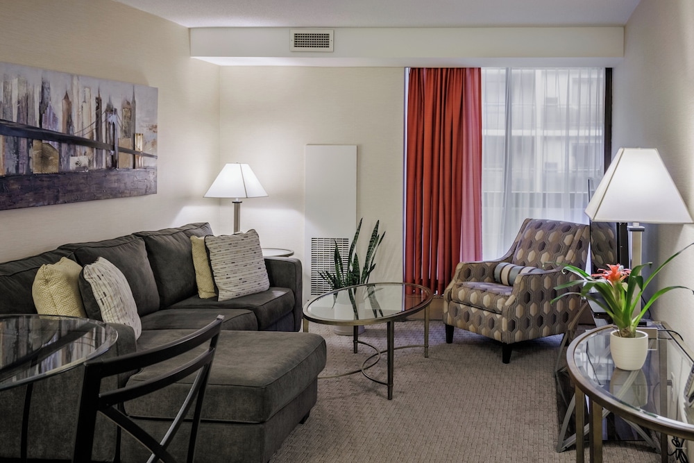 Cartier Place Suite Hotel 39/64