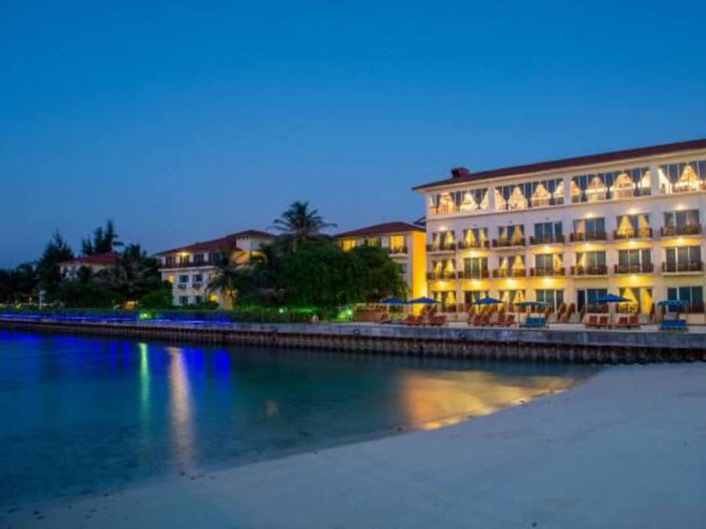 HULHULE ISLAND HOTEL 2/55