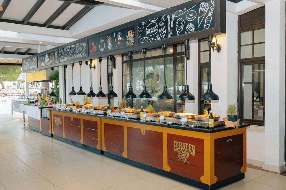 Pirates Beach Club All Inclusive 5/48