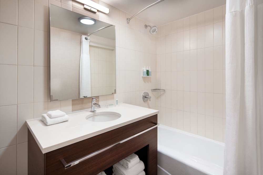 استوديو ركني بسرير كينج مع أريكة، Residence Inn by Marriott New York Manhattan/ Midtown Eastside 4/4