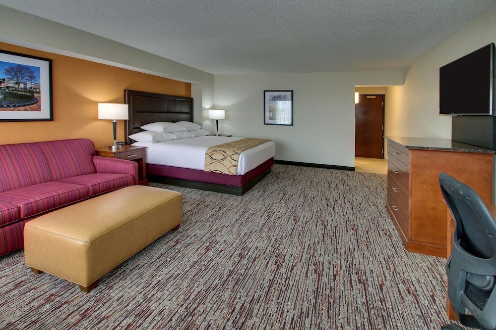 Drury Inn and Suites Bowling Green KY 12/50