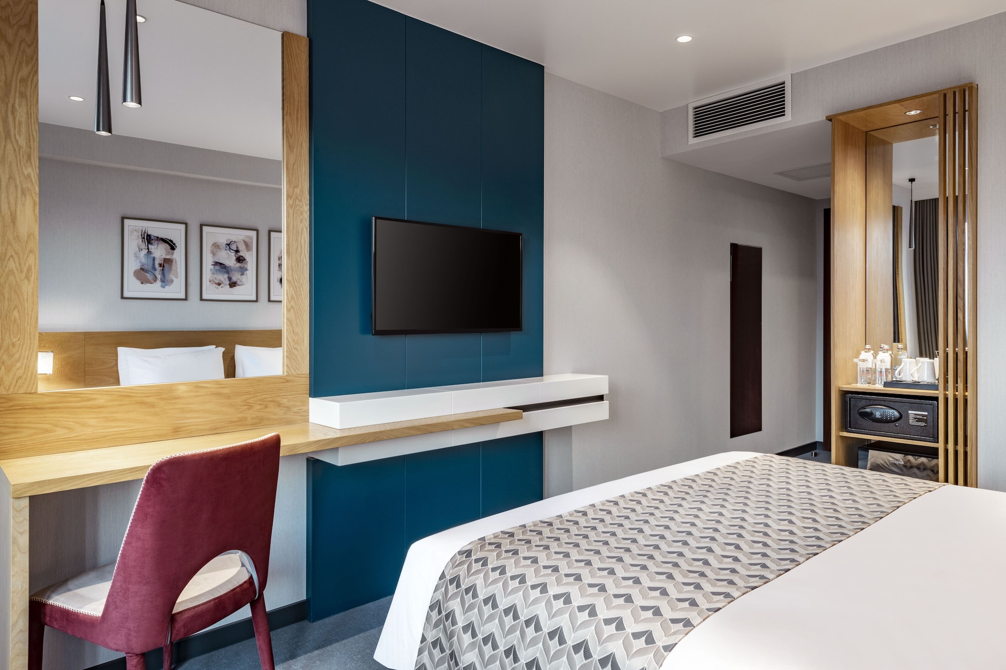 غرفة سوبيريور بسرير كينج، Clocks Hotel Tbilisi 2/5