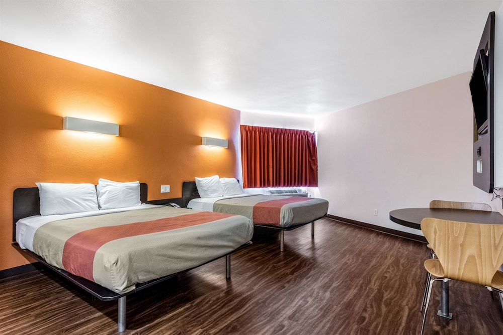 Motel6 Oceanside, CA - Marina 20/32