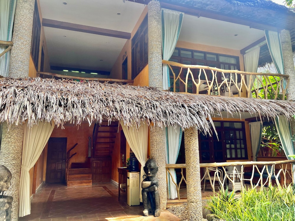 Coco Grove Beach Resort 5/50