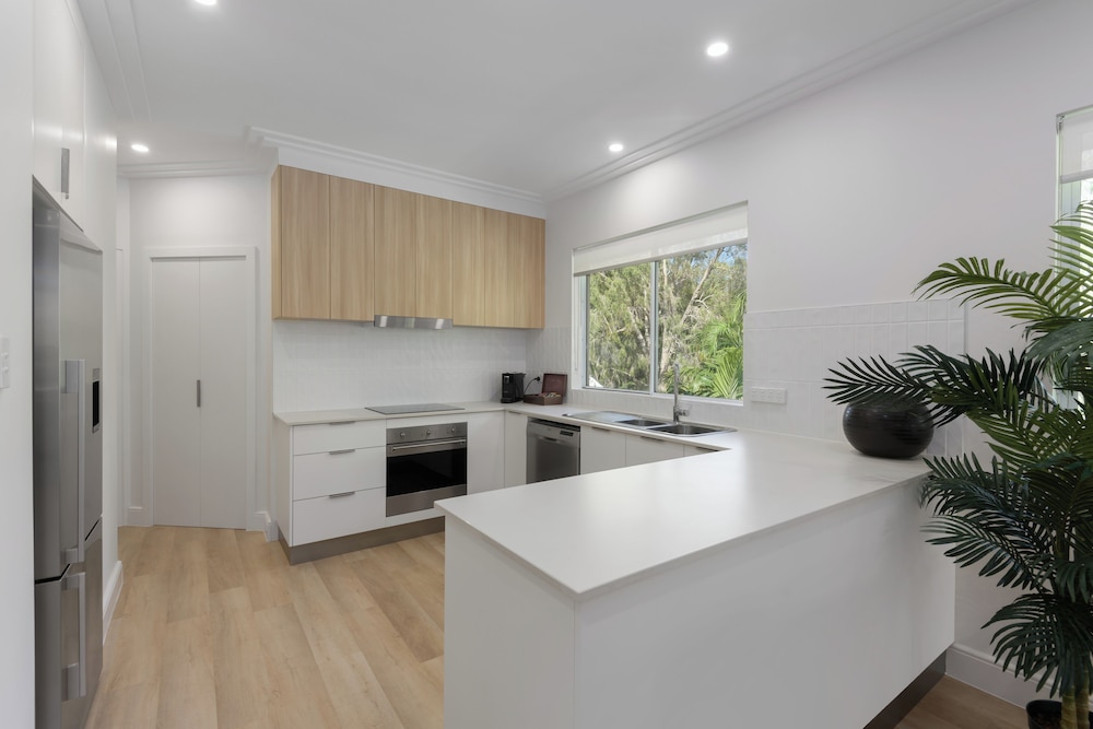 Mandalay Luxury Beachfront Apartments 10/59