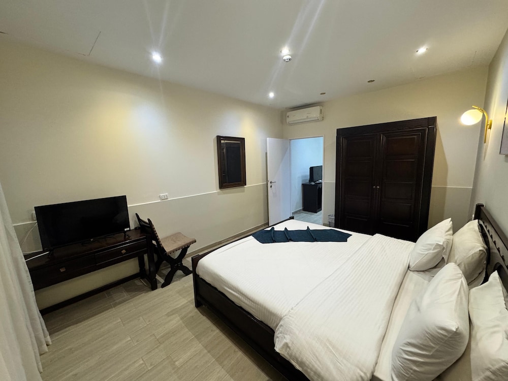DELUXE, SUITE