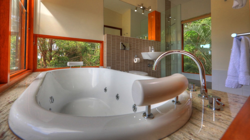 Montville Oceanview Cottages 24/25