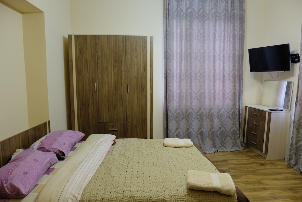 ROMANTIC, DOUBLE BED, MOUNTAIN VIEW, BALCONY