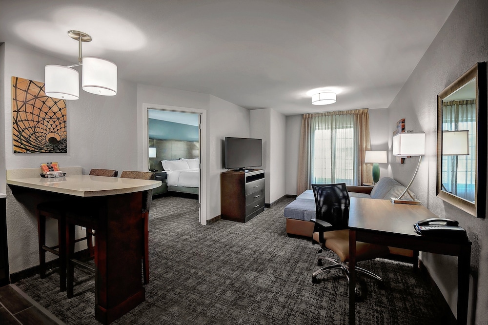 Staybridge Suites Holland 50/64