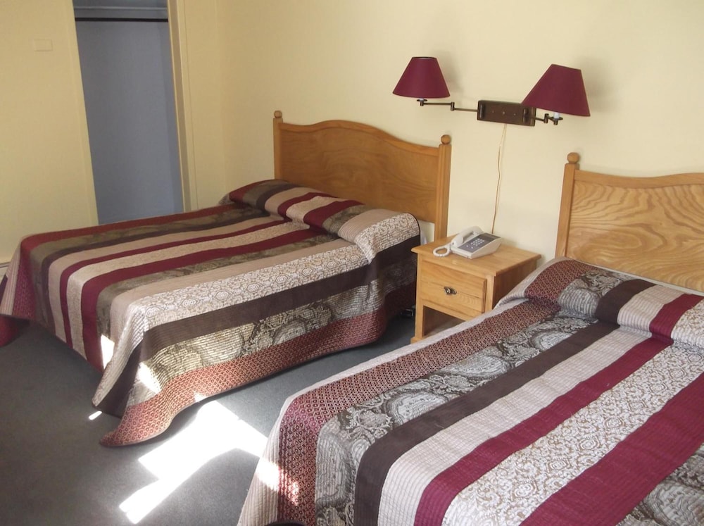 Auberge Mountain View Inn 8/32