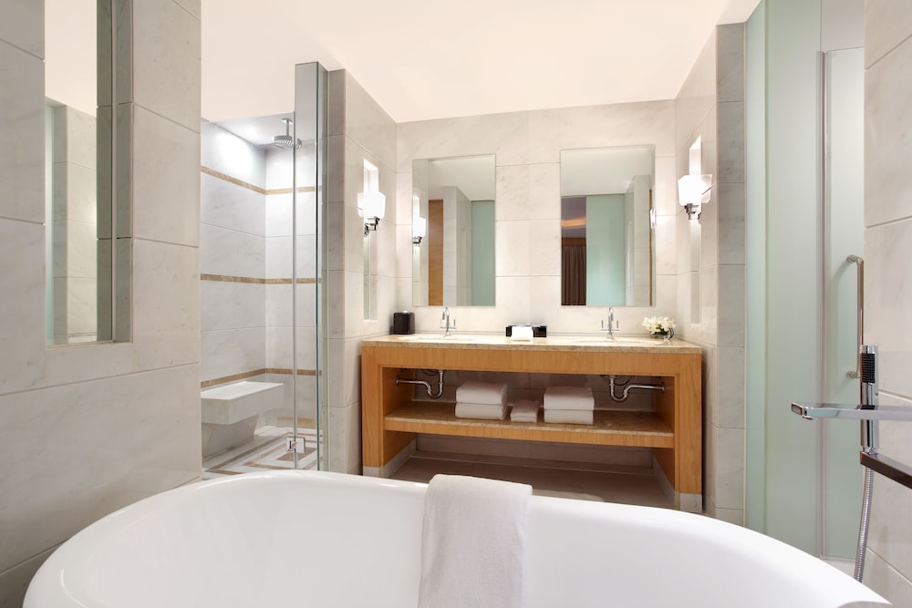 غرفة بسريرين منفصلين بإطلالة على المدينة بشرفة، Sheraton Zhoushan Hotel 7/10