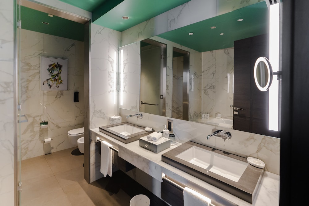 Hyatt Centric Jumeirah Dubai 50/50