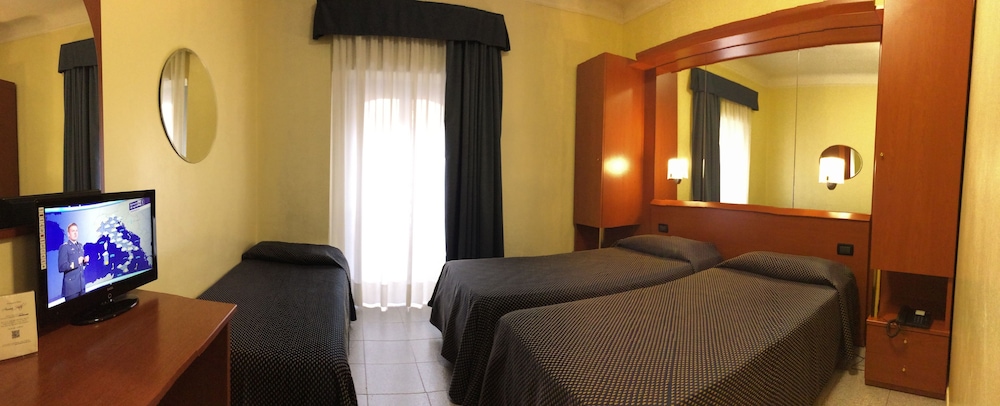 Hotel Aurora 24/38