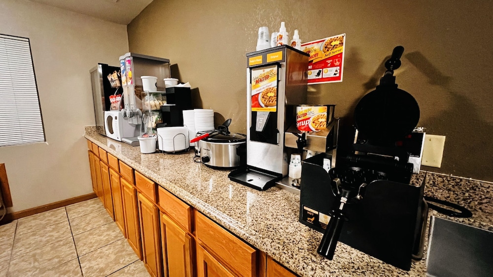 Super 8 By Wyndham Fremont Ne 29/33